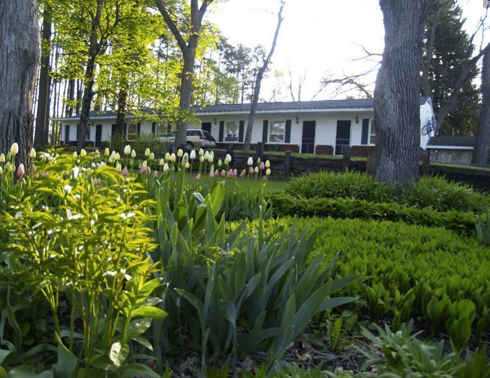 Oak Park Inn Whitehall Exterior foto